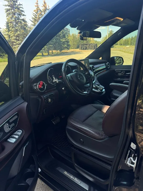 Mercedes v-class v250, 2018год, 190лс, 114 тыс км пробег, полный привод, автомобиль куплен у официального дилера, по факту 3й владелец, первый хоз это салон, и были перевес номеров
Зоны риски и пескоструя затянуты в пленку, так же авто покрыт керамикой, стоят улучшенные передние тормоза( суппорта и увеличенный тормозной диск) без проблем могу вернуть в стоковые. По комплектации камеры 360, музыка burmester, кожа nappa, задние форточки электро, черный потолок, удержание в полосе, обе электродвери, столик, датчик слепых зон, адаптивный круиз, адаптивные фары, дополнительно уставлен carplay, штатный webasto, оригинальный пробег, обслуживался у оф. Диллера, пробег подтвердит любой диллер mb, попутно обслуживал в клубном сервисе mb + отдам комплект зимний резины. По автомобилю делать абсолютно ничего не нужно, недавно были заменены масла в редукторах и коробке
Цена 5.50000 🍋
Торг
Тел : +79493723676
📞 Звоните: +7(949)3723676 - фотография - 9