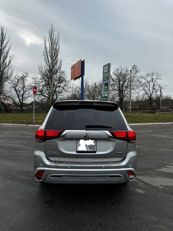 Продам mitsubishi outlander 2019г. Машина в отличном состоянии. Растаможена. Правый руль! Ездила девушка. Первая регистрация и 1 владелец с 2023 года. Пробег 73000км. Машина ездит каждый день. Обьем двигателя 2.4 plugin hybrid. Можно заряжать. Расход по городу до 6 литров но можно ехать и на электро-двигателе до 40 км. Мощность 300л. С. ,в птс до налог! Очень резвый автомобиль. Отличная комплектация. Без ключевой доступ, подогрев руля, передних сидений. Освещение лэд. Диски 18 резина новая лето и зима шипы. Парктроники в круг. Хорошая музыка. Куча ассистентов. Датчики света, дождя и т. Д. Продажа в донецке, макеевке, харцызке. Любые проверки за ваш счет. Цена 2500000млн руб. Торг приветствую у капота.
+7949-504-1522
📞 Звоните: +7(949)5041522 - фотография - 4