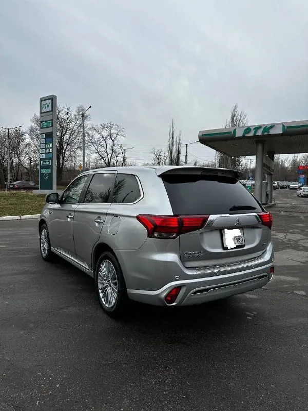 Продам mitsubishi outlander 2019г. Машина в отличном состоянии. Растаможена. Правый руль! Ездила девушка. Первая регистрация и 1 владелец с 2023 года. Пробег 73000км. Машина ездит каждый день. Обьем двигателя 2.4 plugin hybrid. Можно заряжать. Расход по городу до 6 литров но можно ехать и на электро-двигателе до 40 км. Мощность 300л. С. ,в птс до налог! Очень резвый автомобиль. Отличная комплектация. Без ключевой доступ, подогрев руля, передних сидений. Освещение лэд. Диски 18 резина новая лето и зима шипы. Парктроники в круг. Хорошая музыка. Куча ассистентов. Датчики света, дождя и т. Д. Продажа в донецке, макеевке, харцызке. Любые проверки за ваш счет. Цена 2500000млн руб. Торг приветствую у капота.
+7949-504-1522
📞 Звоните: +7(949)5041522 - фотография - 5