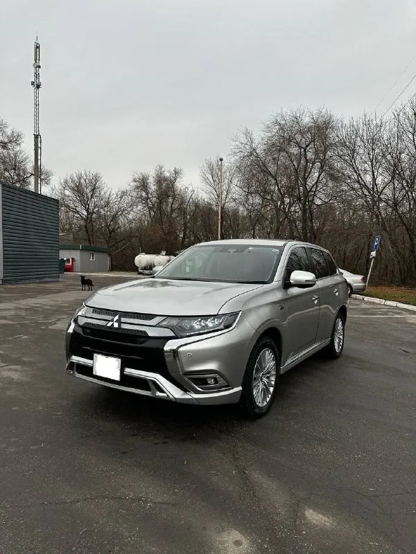 Продам mitsubishi outlander 2019г. Машина в отличном состоянии. Растаможена. Правый руль! Ездила девушка. Первая регистрация и 1 владелец с 2023 года. Пробег 73000км. Машина ездит каждый день. Обьем двигателя 2.4 plugin hybrid. Можно заряжать. Расход по городу до 6 литров но можно ехать и на электро-двигателе до 40 км. Мощность 300л. С. ,в птс до налог! Очень резвый автомобиль. Отличная комплектация. Без ключевой доступ, подогрев руля, передних сидений. Освещение лэд. Диски 18 резина новая лето и зима шипы. Парктроники в круг. Хорошая музыка. Куча ассистентов. Датчики света, дождя и т. Д. Продажа в донецке, макеевке, харцызке. Любые проверки за ваш счет. Цена 2500000млн руб. Торг приветствую у капота.
+7949-504-1522
📞 Звоните: +7(949)5041522 - фотография - 7