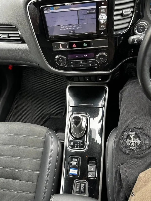 Продам mitsubishi outlander 2019г. Машина в отличном состоянии. Растаможена. Правый руль! Ездила девушка. Первая регистрация и 1 владелец с 2023 года. Пробег 73000км. Машина ездит каждый день. Обьем двигателя 2.4 plugin hybrid. Можно заряжать. Расход по городу до 6 литров но можно ехать и на электро-двигателе до 40 км. Мощность 300л. С. ,в птс до налог! Очень резвый автомобиль. Отличная комплектация. Без ключевой доступ, подогрев руля, передних сидений. Освещение лэд. Диски 18 резина новая лето и зима шипы. Парктроники в круг. Хорошая музыка. Куча ассистентов. Датчики света, дождя и т. Д. Продажа в донецке, макеевке, харцызке. Любые проверки за ваш счет. Цена 2500000млн руб. Торг приветствую у капота.
+7949-504-1522
📞 Звоните: +7(949)5041522 - фотография - 9