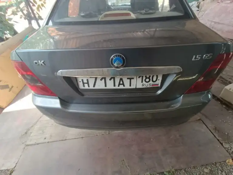 Geely ck 2012 года. Коробка мкпп. Мотор 1,5 л. Автомобиль на полном ходу. Пробег чуть более 190. Вся в заводском окрасе (кроме 2 элементов - бампера и капота). Поменяна вся передняя подвеска. В августе было заменено сцепление, соответственно машина мягко и плавно переключает передачи (тогда же в коробке было заменено масло). Имеется 2 стеклоподъёмника, а также двухдиновая магнитола с gps и возможностью подключиться к интернету, боковые зеркала с электрорегулировкой и подогревом. Очень экономный расход бензина. Хорошо держит дорогу при поворотах, а также при быстрой езде очень устойчива на дороге мотор легко запускается, плавно работает на холостых оборотах, почти бесшумный. Недавно были заменены бронепровода, а также свечи зажигания, куплена новая катушка зажигания. Продажа в связи с ненадобностью, так как куплен другой автомобиль полностью готова к переоформлению (стоит на российском учете), документация в норме ( я первый владелец по российскому птс, на автомобиле не
📞 Звоните: +7(949)3719018 - фотография - 4