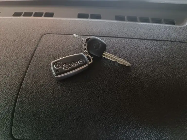 Geely ck 2012 года. Коробка мкпп. Мотор 1,5 л. Автомобиль на полном ходу. Пробег чуть более 190. Вся в заводском окрасе (кроме 2 элементов - бампера и капота). Поменяна вся передняя подвеска. В августе было заменено сцепление, соответственно машина мягко и плавно переключает передачи (тогда же в коробке было заменено масло). Имеется 2 стеклоподъёмника, а также двухдиновая магнитола с gps и возможностью подключиться к интернету, боковые зеркала с электрорегулировкой и подогревом. Очень экономный расход бензина. Хорошо держит дорогу при поворотах, а также при быстрой езде очень устойчива на дороге мотор легко запускается, плавно работает на холостых оборотах, почти бесшумный. Недавно были заменены бронепровода, а также свечи зажигания, куплена новая катушка зажигания. Продажа в связи с ненадобностью, так как куплен другой автомобиль полностью готова к переоформлению (стоит на российском учете), документация в норме ( я первый владелец по российскому птс, на автомобиле не
📞 Звоните: +7(949)3719018 - фотография - 7