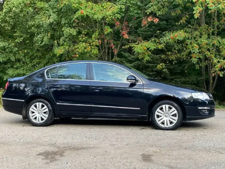 Продам volkswagen passat b6 (пробег 248.000) 2005 года (чистый немец) двигатель 2.0 на автомате автомобиль в хорошем состоянии, весь обслужен. Вложено много денег и времени. - кожаный салон - магнитола android, камера заднего вида - подогрев передних сидений - кондиционер - память сидений - круиз контроль полностью новая ходовка (как мячик) машина абсолютно без вложений цена: 795.000 +79494568074
📞 Звоните: +7(949)4568074 - фотография - 5