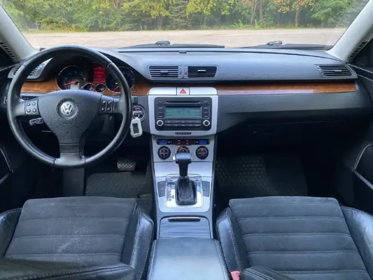 Продам volkswagen passat b6 (пробег 248.000) 2005 года (чистый немец) двигатель 2.0 на автомате автомобиль в хорошем состоянии, весь обслужен. Вложено много денег и времени. - кожаный салон - магнитола android, камера заднего вида - подогрев передних сидений - кондиционер - память сидений - круиз контроль полностью новая ходовка (как мячик) машина абсолютно без вложений цена: 795.000 +79494568074
📞 Звоните: +7(949)4568074 - фотография - 8