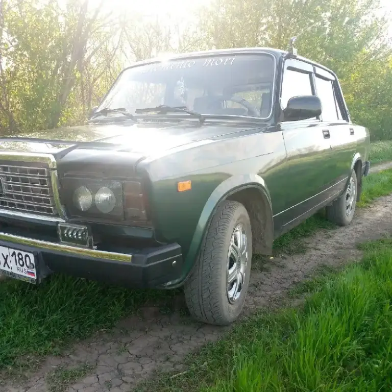 Продам ваз 2107 2011года с родным пробегом 23000км на красивых номерах 717. 1.5 механика 5ти ступка. Авто не бито не крашено(100%), не пригон местное. Я владелец 4 года, брал с пробегом 8500.авто в достойном внешнем и техническом состоянии. Авто на родной летней резине, зима шиповка в комплекте. Стоят передние эл. Ст. Подъёмники. Кнопка открытия багажника, диодные противотуманки, лэд лампы головного света, подсветка ног всего салона и большие зеркала. Родные лампы, зеркала, тросы привода стекл тоже отдам. Цвет зелёный с блеском(камера не передаёт)есть тройка мелких сколов лкп. Цена 470т. Рублей, торг уместен т. +79494095770 дмитрий. Амвросиевский р-н. Звоните договоримся.
📞 Звоните: +7(949)4095770 - фотография - 2