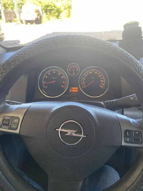 Продам opel астра h 2004 года выпуска хэтчбек, обьем двигателя 1,8 бензин(125 л. С)механика по комплектации -круиз контроль -кондиционер -мультируль -гидроусилитель руля -датчик дождя -датчик света -парктроники -автозатемнение зеркала заднего вида -подогрев зеркал -стоит достойная магнитола тайзер сс3 диагональ 21 дюйм -достойные колоночки машина ухоженна, двигатель работает ровно, ходовка в отличном состоянии, машина сел и поехал. Г. Горловке цена 575 тыс. Руб +79490734311-сергей
📞 Звоните: +7(949)0734311 - фотография - 5