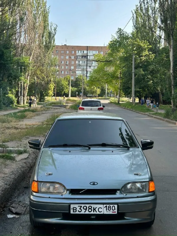Продам ваз 2114, машиной владею пол года, делал для себя. Двигатель и коробка на 5, по машине сделано абсолютно все, варить красить не нужно, дно пороги идеал, новые колодки и барабаны вкруг, ходовка вся новая, все расходники заменены 1000км назад. Очень приятный выхлоп, красивые диски, гранта зеркала. Хорошая тонировка вкруг, американка, клеил в детейленге. По музыки саб fait s, два динамика апокалипсиса, мафон aura77. По салону руль приора 2, подсветка, стеклоподъемники работают отлично, сидушки с четырки супер авто перешитые. По документом кристально чистая, птс стс дкп от хозяина. Цена 250 без музыки дешевле, перекупы мимо. Возможен обмен с моей или вашей доплатой +79493697800
📞 Звоните: +7(949)3697800 - фотография - 1