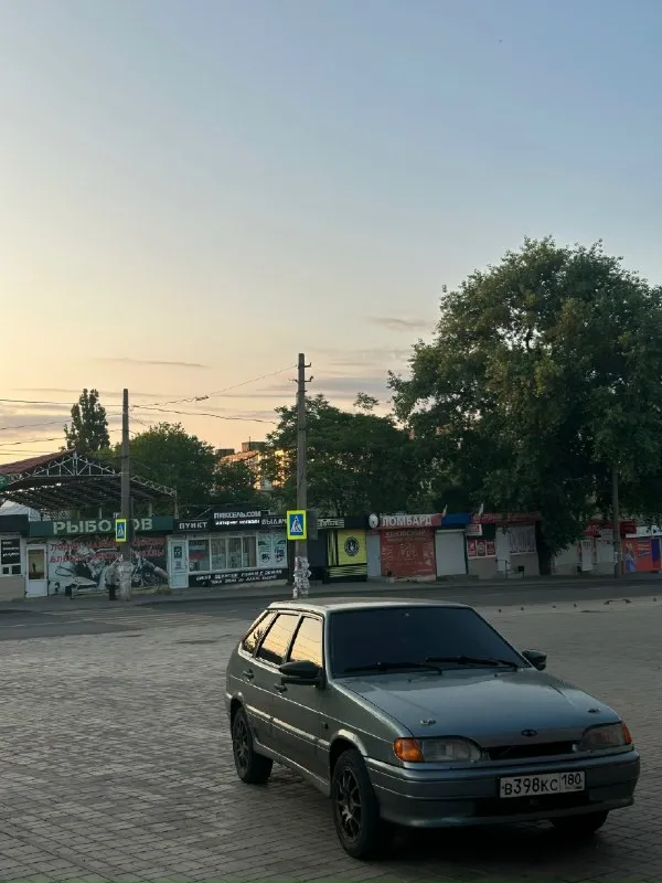 Продам ваз 2114, машиной владею пол года, делал для себя. Двигатель и коробка на 5, по машине сделано абсолютно все, варить красить не нужно, дно пороги идеал, новые колодки и барабаны вкруг, ходовка вся новая, все расходники заменены 1000км назад. Очень приятный выхлоп, красивые диски, гранта зеркала. Хорошая тонировка вкруг, американка, клеил в детейленге. По музыки саб fait s, два динамика апокалипсиса, мафон aura77. По салону руль приора 2, подсветка, стеклоподъемники работают отлично, сидушки с четырки супер авто перешитые. По документом кристально чистая, птс стс дкп от хозяина. Цена 250 без музыки дешевле, перекупы мимо. Возможен обмен с моей или вашей доплатой +79493697800
📞 Звоните: +7(949)3697800 - фотография - 2
