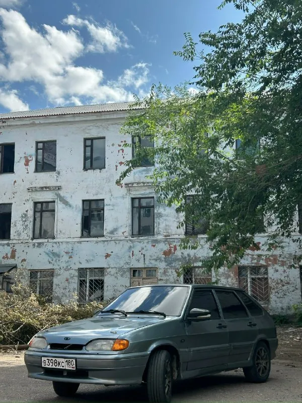 Продам ваз 2114, машиной владею пол года, делал для себя. Двигатель и коробка на 5, по машине сделано абсолютно все, варить красить не нужно, дно пороги идеал, новые колодки и барабаны вкруг, ходовка вся новая, все расходники заменены 1000км назад. Очень приятный выхлоп, красивые диски, гранта зеркала. Хорошая тонировка вкруг, американка, клеил в детейленге. По музыки саб fait s, два динамика апокалипсиса, мафон aura77. По салону руль приора 2, подсветка, стеклоподъемники работают отлично, сидушки с четырки супер авто перешитые. По документом кристально чистая, птс стс дкп от хозяина. Цена 250 без музыки дешевле, перекупы мимо. Возможен обмен с моей или вашей доплатой +79493697800
📞 Звоните: +7(949)3697800 - фотография - 3