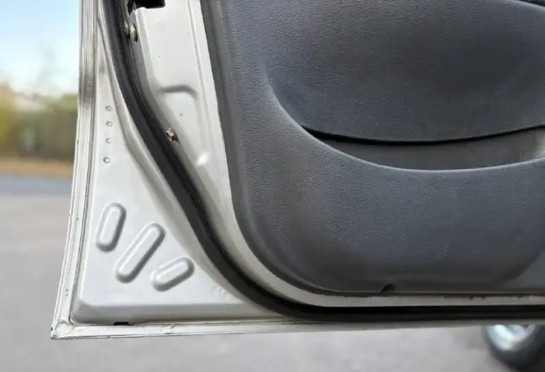 Продам daewoo sens! Машина местная! Я 2 владелец! Авто в родном окрасе! Есть 2 косметических окраса! Все стёкла родные, включая лобовое! Стоит газ! Зарегистрирован! По технике всё отлично! В прошлом году делался капитальный ремонт двигателя! Месяц назад полностью заменили ходовую часть! Авто едет мягко, без посторонних звуков! Коробка без нареканий! Новое сцепление! Электрика вся исправна! Опрятный и ухоженный салон! Машина обезшумлена! Установлена хорошая оптика! Комплект зимнее резины на штампах в подарок! Авто полностью обслужено! Город енакиево! Цена 245! Хороший торг у капота! +7 (949) 406-72-85
📞 Звоните: +7(949)4067285 - фотография - 4