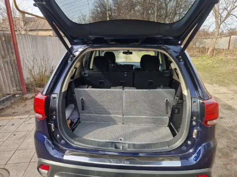 Mitsubishi outlander 3, 2017г, 111 т. М.
-Двигатель 2.4 литра (167л/с)
-Круиз контроль
-Двухзонный климат
-Коробка автомат
-Электропривод багажника
-Андроид
-Камера заднего вида
Пригнана из грузии летом 2022 года. 7 мест. Стоит уже на учете в рф, 180 регион. В машине все работает, нареканий по двигателю и коробке нет. Масло в двигателе меняется каждые 7-8 тыс. Км, в коробке не больше 35 тыс. Км. В пользовании каждый день, в гараже не отстаивается. Установлена хорошая андроид магнитола, электробагажник открывается с кнопки, с брелка и ногой, если руки заняты. Гаражное хранение. Едет бодро и уверенно. Багажник очень большой. Есть незначительные коцки по кузову. Если нужно сделаю видео отчёт, либо по видеозвонку можно посмотреть. Хороший и надёжный семейный автомобиль, недорогой в обслуживании.
Ja4ad2a39hz028264 - vin
Цена: 1 850 000 руб торг
Осмотр в енакиево
+79493461799 Олег
📞 Звоните: +7(949)3461799 - фотография - 9
