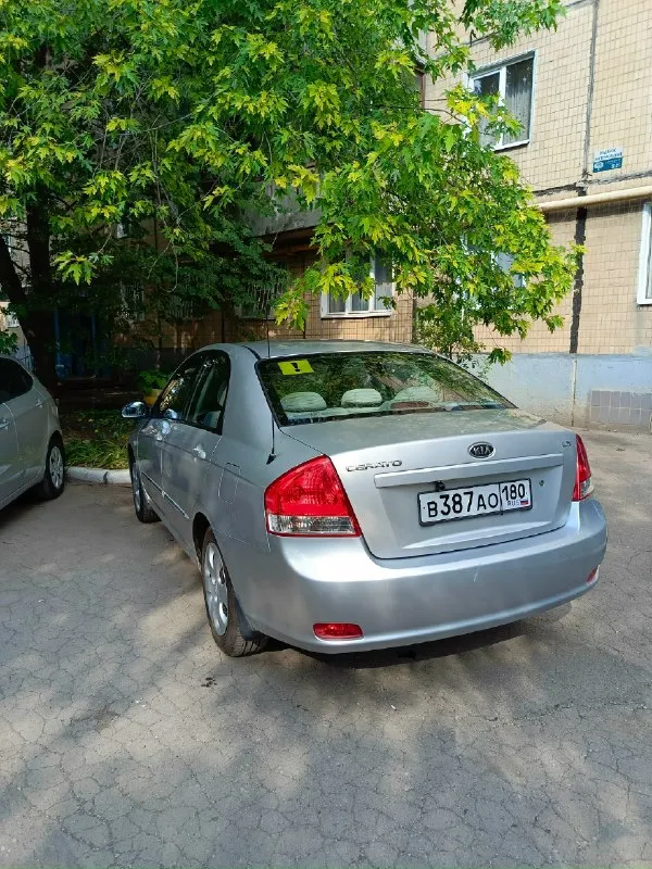 В продаже kia cerato 2008 г. В, 1.6 л, 122 л. С. , механическая коробка передач, пробег 170 тыс. Км. , зелёная автотека, без дтп. Второй владелец с автосалона. Технически без вложений, двигатель цепной, масло от замены до замены не доливаю. Сцепление новое, заменены все тормозные диски, суппорта и колодки. Ходовая на отлично. Кондиционер заправлен, печка работает. В комплекте два ключа, зимняя резина. Днище обработано антигравием. Салон опрятный. Видеорегистратор с камерой заднего вида и помощник парковки, установлена новая аудиосистема, установлен доводчик передних стекол, сигнализация старлайн. Цена: 500 000 рублей. Владелец (переоформление без проблем) обмена и рассрочки нет. Небольшой торг по факту осмотра. Г. Донецк. +7 (949) 332-65-16
📞 Звоните: +7(949)3326516 - фотография - 3