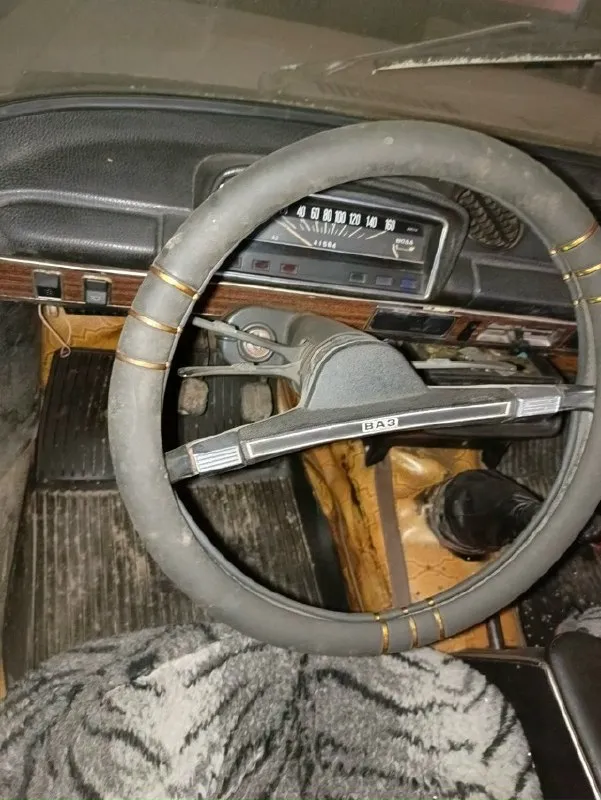 Продам ваз 21013 " ваз 1200s" 1980 года выпуска. Двигатель бензиновый 1,2 л. Один хозяин. Автомобиль не эксплуатировался с 2013 года, стоял в сухом гараже. Пробег 41 584 км. Заводской окрас. В дтп не был. В комплекте съёмный багажник и запаска. Техпаспорт в наличии. Автомобиль находится в г. Горловка, ж/м "солнечный" (5 квартал). Цена 55 000 руб. Телефон +7949 484 06 04.
📞 Звоните: +7(949)4840604 - фотография - 3