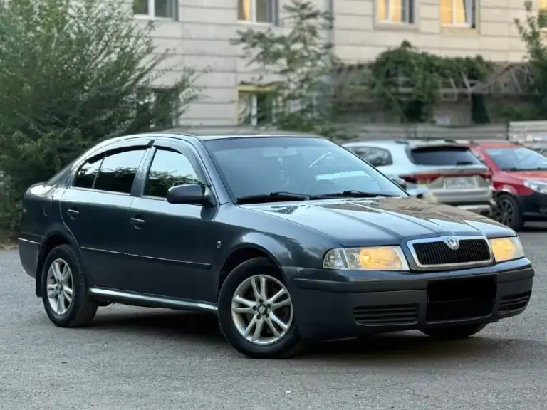 Продам skoda octavia 1.8 надежный автомобиль 2009г. Выпуска в отличном состоянии! 2 владельца, без дтп!
Идеальное состояние кузова, ржавчины нет совсем, пороги целые, не гнилые. По технической части нареканий нет, мотор работает плавно и ровно, коробка тоже работает мягко.
Подвеска в хорошем состоянии, не стучит, не гремит. Хорошая комплектация. Климат-контроль, подогрев сидений, 2 подушки безопасности, abs esp круиз-контроль, 2эл. Стеклоподёмника, электрорегулеровка зеркал, диски r15 на летней резине сервисные книжки, хорошая музыка. Остальные вопросы по телефону +79495162746 цена 650тыс₽ торг у капота хорошему покупателю.
📞 Звоните: +7(949)5162746 - фотография - 5