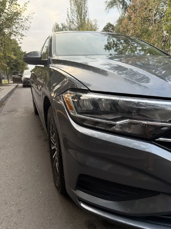Volkswagen jetta 7 рестайлинг
Год выпуска: 2021 (9 месяц)
Пробег: 96000км
Объем двигателя: 1,5 - 158лс
Восьмиступенчатый aisin
Безопасность целая.
Боковые подушки безопасности, датчик давления в шинах, система помощи при старте в гору (hsa) и система контроля слепых зон;
Антипробуксовочная система (asr);
Оконные подушки безопасности (шторки);
Подушка безопасности пассажира;
Антиблокировочная система (abs);
Подушка безопасности водителя;
Система стабилизации (esp);
Система помощи при торможении (bas; ebd);
Регулировка руля по вылету;
Круиз-контроль;
Электро-усилитель руля;
Бортовой компьютер;
Электропривод зеркал;
Регулировка руля по высоте;
Кондиционер;
Электростеклоподъёмники передние и задние;
Многофункциональное рулевое колесо;
Передний и задний парктроник;
Складывающееся заднее сиденье;
Ткань (материал салона);
Мультимедиа usb и система с жк-экраном;
Датчик света;
Дневные ходовые огни;
Электрообогрев боковых зеркал;
Защита от угона;
Центральный замок;
В от
📞 Звоните: +7(949)5043729 - фотография - 2
