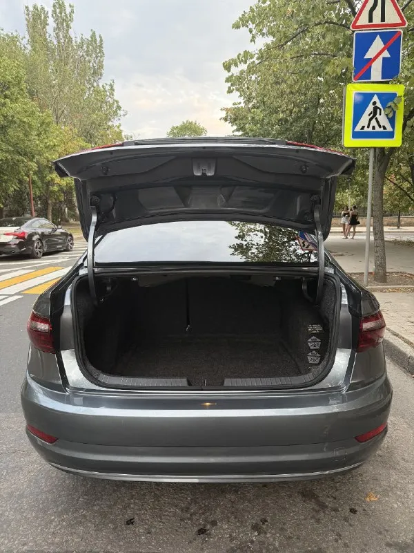 Volkswagen jetta 7 рестайлинг
Год выпуска: 2021 (9 месяц)
Пробег: 96000км
Объем двигателя: 1,5 - 158лс
Восьмиступенчатый aisin
Безопасность целая.
Боковые подушки безопасности, датчик давления в шинах, система помощи при старте в гору (hsa) и система контроля слепых зон;
Антипробуксовочная система (asr);
Оконные подушки безопасности (шторки);
Подушка безопасности пассажира;
Антиблокировочная система (abs);
Подушка безопасности водителя;
Система стабилизации (esp);
Система помощи при торможении (bas; ebd);
Регулировка руля по вылету;
Круиз-контроль;
Электро-усилитель руля;
Бортовой компьютер;
Электропривод зеркал;
Регулировка руля по высоте;
Кондиционер;
Электростеклоподъёмники передние и задние;
Многофункциональное рулевое колесо;
Передний и задний парктроник;
Складывающееся заднее сиденье;
Ткань (материал салона);
Мультимедиа usb и система с жк-экраном;
Датчик света;
Дневные ходовые огни;
Электрообогрев боковых зеркал;
Защита от угона;
Центральный замок;
В от
📞 Звоните: +7(949)5043729 - фотография - 7