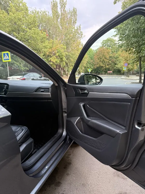 Volkswagen jetta 7 рестайлинг
Год выпуска: 2021 (9 месяц)
Пробег: 96000км
Объем двигателя: 1,5 - 158лс
Восьмиступенчатый aisin
Безопасность целая.
Боковые подушки безопасности, датчик давления в шинах, система помощи при старте в гору (hsa) и система контроля слепых зон;
Антипробуксовочная система (asr);
Оконные подушки безопасности (шторки);
Подушка безопасности пассажира;
Антиблокировочная система (abs);
Подушка безопасности водителя;
Система стабилизации (esp);
Система помощи при торможении (bas; ebd);
Регулировка руля по вылету;
Круиз-контроль;
Электро-усилитель руля;
Бортовой компьютер;
Электропривод зеркал;
Регулировка руля по высоте;
Кондиционер;
Электростеклоподъёмники передние и задние;
Многофункциональное рулевое колесо;
Передний и задний парктроник;
Складывающееся заднее сиденье;
Ткань (материал салона);
Мультимедиа usb и система с жк-экраном;
Датчик света;
Дневные ходовые огни;
Электрообогрев боковых зеркал;
Защита от угона;
Центральный замок;
В от
📞 Звоните: +7(949)5043729 - фотография - 9