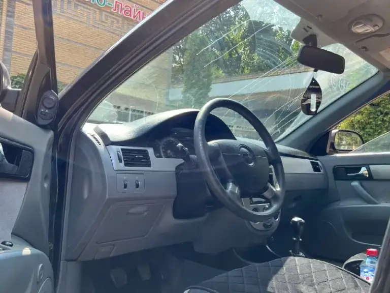 Продам chevrolet lecetti 2008 года в очень хорошем состоянии
Кузов. Без гнили рыжиков вздутия и всего прочего дно завод стаканы ланжероны завод равный и красивый кузов
Двигатель. Робатает ровно не каких посторонних звуков не дымит не троит масло не розходует от слова совсем
Коробка. Переключает мягко без хрустов и вылетов
Ходовая. Вся идеальная не чего не стучит не гудит вообще без вложений авто сел и поехал
Автотека зелёная без дтп ограничений и всего такого
Цена на данный автомобиль 565 тысяч торг присутствует +79493717727 если не дозвонились на этом номер телеграм (связь плохая) - фотография - 7