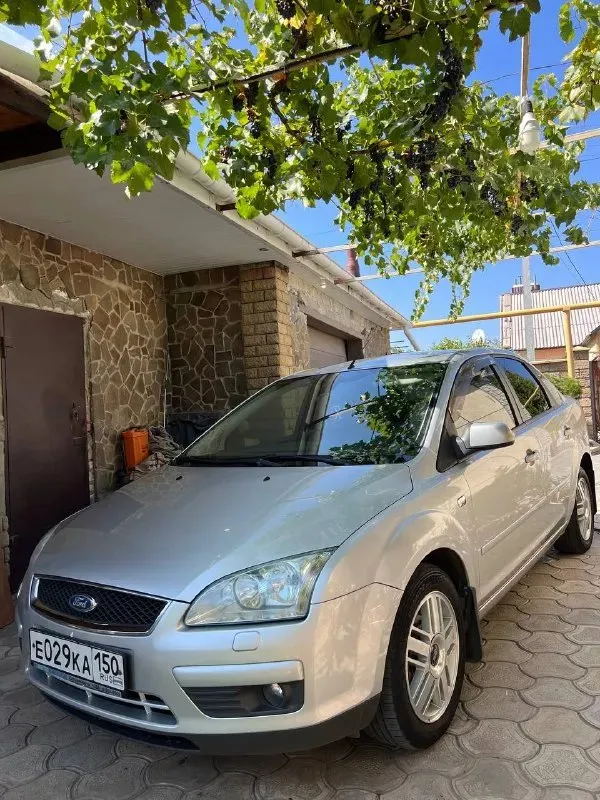 Продам ford focus 2 ghia год: 2007 родной пробег: 208тыс двигатель 1.6 бензин 115лс работает отлично, едет классно, не дымит не троит, по трассе ехать приятно! По ходовой нареканий нету, едет сбито, дорогу держит отлично, по кузову в очень достойном состоянии без гнили и коррозии, днище и пороги все целое, вин читаеться как с завода, по кузову без дтп все силовые части родные, 6 подушек безопасности, лобовое родное с подогревом! По электрике абсолютно все работает нет никаких ошибок! Самая полная комплектация ghia: с двух зонным климатом, подогревами сидений, зеркал, лобового, круиз-контроль, подрулевое управление музыкой, авто свет, туманки, эл. Зеркала, esp(курсовая устойчивость на дороге) 4 стеклоподьемника, омыватели фар, бортовик, центральный замок, дисковые торомза вкруг! Кондиционер отлично холодит❄️на данный момент авто вложений не требует. Документы кристально чистые 2 владельца за всю историю с оригинальным птс и зеленой автотекой! Торг есть цена: 580000 📍мариу
📞 Звоните: +7(949)6463727 - фотография - 1