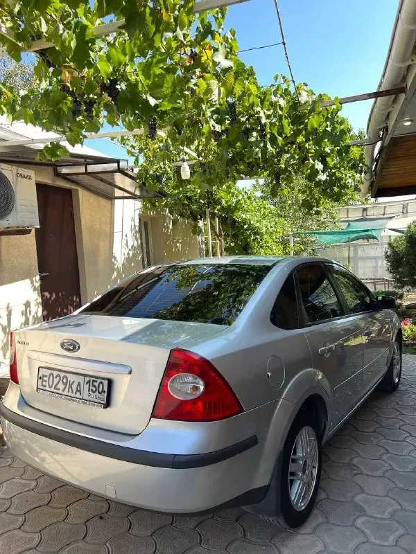 Продам ford focus 2 ghia год: 2007 родной пробег: 208тыс двигатель 1.6 бензин 115лс работает отлично, едет классно, не дымит не троит, по трассе ехать приятно! По ходовой нареканий нету, едет сбито, дорогу держит отлично, по кузову в очень достойном состоянии без гнили и коррозии, днище и пороги все целое, вин читаеться как с завода, по кузову без дтп все силовые части родные, 6 подушек безопасности, лобовое родное с подогревом! По электрике абсолютно все работает нет никаких ошибок! Самая полная комплектация ghia: с двух зонным климатом, подогревами сидений, зеркал, лобового, круиз-контроль, подрулевое управление музыкой, авто свет, туманки, эл. Зеркала, esp(курсовая устойчивость на дороге) 4 стеклоподьемника, омыватели фар, бортовик, центральный замок, дисковые торомза вкруг! Кондиционер отлично холодит❄️на данный момент авто вложений не требует. Документы кристально чистые 2 владельца за всю историю с оригинальным птс и зеленой автотекой! Торг есть цена: 580000 📍мариу
📞 Звоните: +7(949)6463727 - фотография - 3