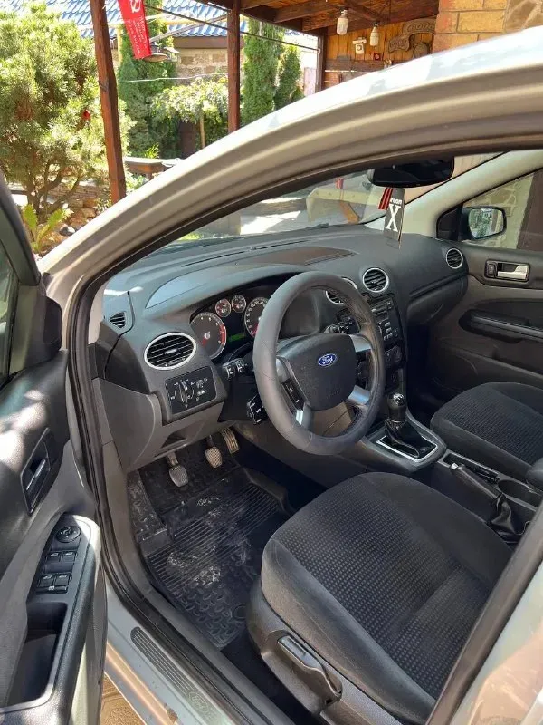 Продам ford focus 2 ghia год: 2007 родной пробег: 208тыс двигатель 1.6 бензин 115лс работает отлично, едет классно, не дымит не троит, по трассе ехать приятно! По ходовой нареканий нету, едет сбито, дорогу держит отлично, по кузову в очень достойном состоянии без гнили и коррозии, днище и пороги все целое, вин читаеться как с завода, по кузову без дтп все силовые части родные, 6 подушек безопасности, лобовое родное с подогревом! По электрике абсолютно все работает нет никаких ошибок! Самая полная комплектация ghia: с двух зонным климатом, подогревами сидений, зеркал, лобового, круиз-контроль, подрулевое управление музыкой, авто свет, туманки, эл. Зеркала, esp(курсовая устойчивость на дороге) 4 стеклоподьемника, омыватели фар, бортовик, центральный замок, дисковые торомза вкруг! Кондиционер отлично холодит❄️на данный момент авто вложений не требует. Документы кристально чистые 2 владельца за всю историю с оригинальным птс и зеленой автотекой! Торг есть цена: 580000 📍мариу
📞 Звоните: +7(949)6463727 - фотография - 6