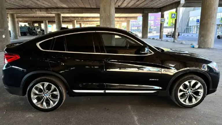 Продам bmw x4 f26 2.0 бензин 245 л. С. (2015г)
Отличное внешнее и техническое состояние.
Вложений не требует, обслужена.
1 Владелец.
Пригнана с америки без повреждений.
Двигатель:масло не расходует, от замены до замены без доливки масла. Замену произвожу каждые 8 тысяч км.
Из последнего :
1. Полировка и нанесение воска.
2. В прошлом году сделаны работы по ходовой, заменено много( стойки, рычаги, тяги, опорные подшипники)сейчас подвеска в идеале.
3. Замена цепи грм(оригинал) 10000 км назад
3. Акпп и раздатка без нареканий, масла менялись 20000 назад. ( и в раздатке и в коробке)
4. Новый вакуумный насос
5. Заменен ремень генератора.
Очень хорошая комплектация - электропривод сидений с памятью, запуск с кнопки. Музыка harman kardon, подогревы передних и задних сидений, бесключевой доступ, подрулевые лепестки.
Куплен новый аккумулятор varta( оригинальный)
Стоят колесные диски и новая летняя резина r19 ( оригинал continental( куплена в марте 2024 года) + датчики давления в ш
📞 Звоните: +7(959)0204342 - фотография - 2