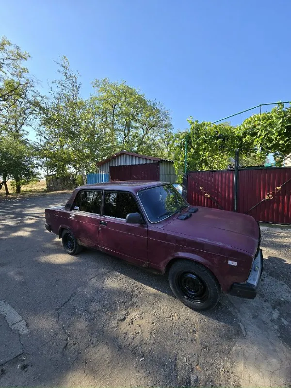 Продам ваз 2107, 2003 год карбюратор карбюратор настроен, двигатель 1.6, работает ровно, едет коробка 5 ст, все включается, ничего не выбивает, сцепление новое по кузову моменты есть дно в порядке, стаканы целые мягенькая во владение больше года, было много чего сделано передние рычаги, саленблоки, резинки стабизатора, задние тяги, задние барабаны, колодки вкруг, передние тормозные диски, передний суппорта, тросик ручника, держит отлично, подшипники, новый глушитель, новый резонатор из последнего новый генератор, новый аккумулятор 🔋 опрятный салон автотека зелёная, авто без дтп документы чистые, я владелец, переоформление без проблем продажа без музыки рассматриваю обмен на передний привод авто находится в новоазовске. Цена 105тыс р. , торг. За более подробной информацией звонить по номеру +79495325679
📞 Звоните: +7(949)5325679 - фотография - 3