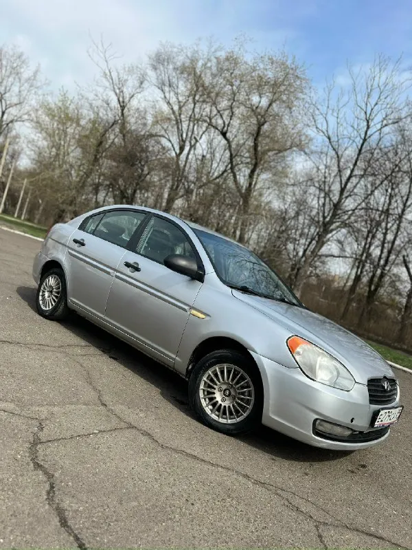 Всем доброго дня!!! Продам hyundai акцент 1.4 на механике. Год выпуска 2006. Пробег 207000км комплектация. Электро усилитель руля,4 стеклоподъемника, кондёр-работает отлично 👍❄️ подушка безопасности. На бензине, газа не видела. Мотор, коробка работают идеально! Расход очень радует!!!светлый приятный салон. Довольно просторный багажник. По кузову рыжиков нет. Дно, пороги без нареканий. Коцка на заднем бампере и небольшая вмятина на крышке багажника. Хороший акб bosh. Всё технически исправно. Залито хорошее масло. По документам полный порядок👍 отличный, надёжный, не прихотливый автомобиль на каждый день!!! Цена 350 тыс. Город донецк, кировский р-н, абакумова. Всем хороших продаж и покупок!!! Тел +79494851572
📞 Звоните: +7(949)4851572 - фотография - 4