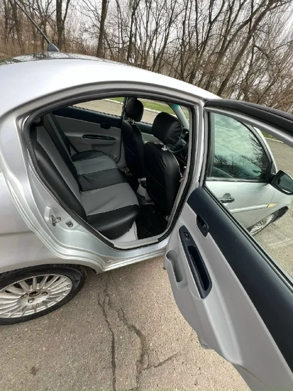Всем доброго дня!!! Продам hyundai акцент 1.4 на механике. Год выпуска 2006. Пробег 207000км комплектация. Электро усилитель руля,4 стеклоподъемника, кондёр-работает отлично 👍❄️ подушка безопасности. На бензине, газа не видела. Мотор, коробка работают идеально! Расход очень радует!!!светлый приятный салон. Довольно просторный багажник. По кузову рыжиков нет. Дно, пороги без нареканий. Коцка на заднем бампере и небольшая вмятина на крышке багажника. Хороший акб bosh. Всё технически исправно. Залито хорошее масло. По документам полный порядок👍 отличный, надёжный, не прихотливый автомобиль на каждый день!!! Цена 350 тыс. Город донецк, кировский р-н, абакумова. Всем хороших продаж и покупок!!! Тел +79494851572
📞 Звоните: +7(949)4851572 - фотография - 8