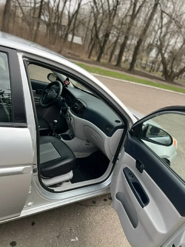 Всем доброго дня!!! Продам hyundai акцент 1.4 на механике. Год выпуска 2006. Пробег 207000км комплектация. Электро усилитель руля,4 стеклоподъемника, кондёр-работает отлично 👍❄️ подушка безопасности. На бензине, газа не видела. Мотор, коробка работают идеально! Расход очень радует!!!светлый приятный салон. Довольно просторный багажник. По кузову рыжиков нет. Дно, пороги без нареканий. Коцка на заднем бампере и небольшая вмятина на крышке багажника. Хороший акб bosh. Всё технически исправно. Залито хорошее масло. По документам полный порядок👍 отличный, надёжный, не прихотливый автомобиль на каждый день!!! Цена 350 тыс. Город донецк, кировский р-н, абакумова. Всем хороших продаж и покупок!!! Тел +79494851572
📞 Звоните: +7(949)4851572 - фотография - 9