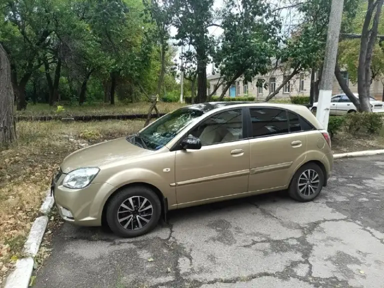 Продам kia рио 2 двигатель:1.4 коробка:автомат год:2013 автомобиль в отличном состоянии, как внешне так и технически, мотор сухой, коробка переключает плавно, без рывков и тд, по ходовой без нареканий. По электрике все работает, кондиционер холодит, два комплекта ключей, два комплекта резины. Цена 650 000 !!! Осмотр горловка номер для связи +79497514232. (+79498155671) павел
📞 Звоните: +7(949)7514232 - фотография - 2