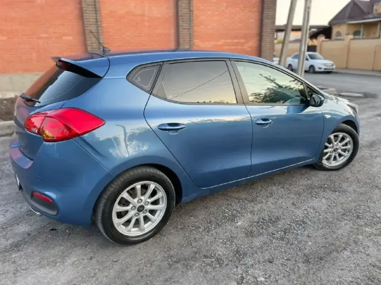 Продаю автомобиль kia ceed 2014 года в отличном состоянии мотор 1.6 работает отлично не дымит не троит родной пробег 147 тысяч коробка 6-ти ступенчатая механика работает идеально по ходовой части все отлично нечего не стучит не гремит по кузову без каких либо жучков или вздутий новое масло фильтра новая летняя резина r16 по комплектации датчик света датчик дождя подогрев сидений подогрев стекла подогрев руля электро регулировка зеркал парктроники кондиционер дует очень сильно по салону нечего не стучит не торохтит по документам все чисто. Я хозяин машина офрмлена на меня машина на любое расстояние сел и поехал нечего делать не нужно причина продажи покупка нового автомобиля цена 905 торг +79490790186
📞 Звоните: +7(949)0790186 - фотография - 5