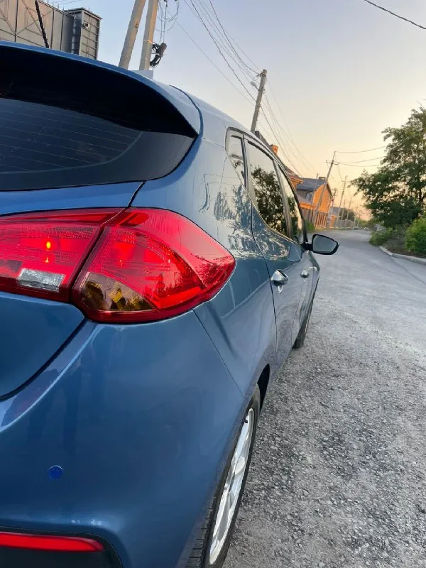 Продаю автомобиль kia ceed 2014 года в отличном состоянии мотор 1.6 работает отлично не дымит не троит родной пробег 147 тысяч коробка 6-ти ступенчатая механика работает идеально по ходовой части все отлично нечего не стучит не гремит по кузову без каких либо жучков или вздутий новое масло фильтра новая летняя резина r16 по комплектации датчик света датчик дождя подогрев сидений подогрев стекла подогрев руля электро регулировка зеркал парктроники кондиционер дует очень сильно по салону нечего не стучит не торохтит по документам все чисто. Я хозяин машина офрмлена на меня машина на любое расстояние сел и поехал нечего делать не нужно причина продажи покупка нового автомобиля цена 905 торг +79490790186
📞 Звоните: +7(949)0790186 - фотография - 7