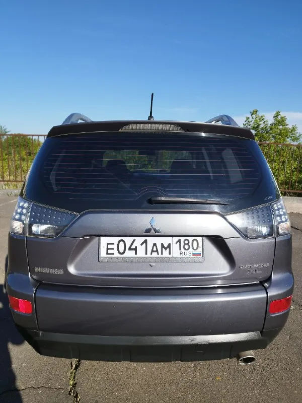 Продам mitsubishi outlander xl, 2008 года выпуска. Машина куплена в автосалоне донецка. Двигатель 4b12 объемом 2.4 л, коробка автоматическая ( вариатор ), установлено газовое оборудование. Пробег 220 тыс км. Автомобиль исправен и ухожен, масло не ест, коробка не питается, ходовая не тарабанит. В птс первый хозяин, учёт рф. Хорошая комплектация, есть все для комфортной езды : подключаемый полный привод ( с функцией блокировки ), климат-контроль, круиз-контроль, датчики дождя, света, мультируль, электропакет, подогрев сидений, современная магнитола, диски r18, тонировка, сигнализация, 2 ключа, большой багажник. Автомобиль идеально подходит для большой семьи. Цена : 1млн 100 тыс руб. Обмен не интересует. Продажа в связи с покупкой нового авто. Торг у капота. Авто находится в донецке, мкр текстильщик. Больше фото по запросу. Игорь +79493281522
📞 Звоните: +7(949)3281522 - фотография - 5