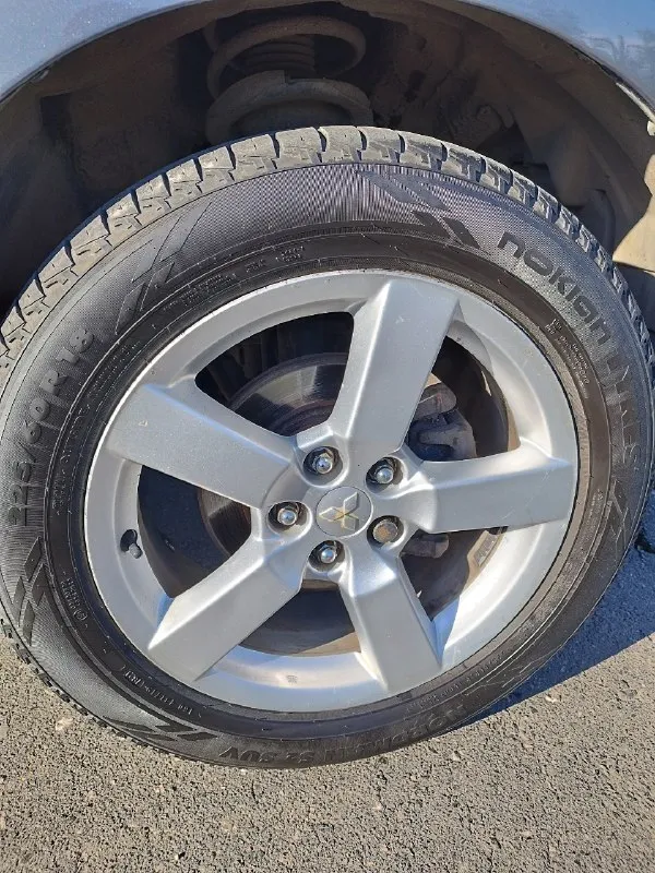 Продам mitsubishi outlander xl, 2008 года выпуска. Машина куплена в автосалоне донецка. Двигатель 4b12 объемом 2.4 л, коробка автоматическая ( вариатор ), установлено газовое оборудование. Пробег 220 тыс км. Автомобиль исправен и ухожен, масло не ест, коробка не питается, ходовая не тарабанит. В птс первый хозяин, учёт рф. Хорошая комплектация, есть все для комфортной езды : подключаемый полный привод ( с функцией блокировки ), климат-контроль, круиз-контроль, датчики дождя, света, мультируль, электропакет, подогрев сидений, современная магнитола, диски r18, тонировка, сигнализация, 2 ключа, большой багажник. Автомобиль идеально подходит для большой семьи. Цена : 1млн 100 тыс руб. Обмен не интересует. Продажа в связи с покупкой нового авто. Торг у капота. Авто находится в донецке, мкр текстильщик. Больше фото по запросу. Игорь +79493281522
📞 Звоните: +7(949)3281522 - фотография - 8