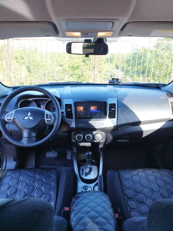 Продам mitsubishi outlander xl, 2008 года выпуска. Машина куплена в автосалоне донецка. Двигатель 4b12 объемом 2.4 л, коробка автоматическая ( вариатор ), установлено газовое оборудование. Пробег 220 тыс км. Автомобиль исправен и ухожен, масло не ест, коробка не питается, ходовая не тарабанит. В птс первый хозяин, учёт рф. Хорошая комплектация, есть все для комфортной езды : подключаемый полный привод ( с функцией блокировки ), климат-контроль, круиз-контроль, датчики дождя, света, мультируль, электропакет, подогрев сидений, современная магнитола, диски r18, тонировка, сигнализация, 2 ключа, большой багажник. Автомобиль идеально подходит для большой семьи. Цена : 1млн 100 тыс руб. Обмен не интересует. Продажа в связи с покупкой нового авто. Торг у капота. Авто находится в донецке, мкр текстильщик. Больше фото по запросу. Игорь +79493281522
📞 Звоните: +7(949)3281522 - фотография - 9