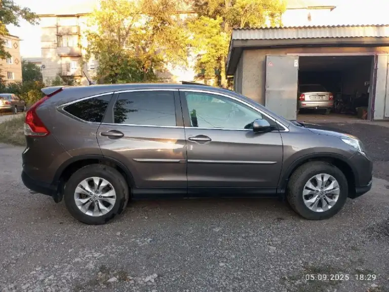 Honda срв 2013г. Двигатель 2.4 бензин 190л. С. , автомат, полный привод, кондиционер, круиз, стеклоподъёмники, камера заднего вида, люк, датчик света. Машина полностью обслужена, всё жидкости заменены:мосты, коробка, двигатель. Свечи новые. Сигнализация стар лайн с автозапуском. Комплект зимних шин. +79493739606 звонить по этому номеру.
📞 Звоните: +7(949)3739606 - фотография - 3