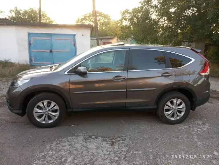 Honda срв 2013г. Двигатель 2.4 бензин 190л. С. , автомат, полный привод, кондиционер, круиз, стеклоподъёмники, камера заднего вида, люк, датчик света. Машина полностью обслужена, всё жидкости заменены:мосты, коробка, двигатель. Свечи новые. Сигнализация стар лайн с автозапуском. Комплект зимних шин. +79493739606 звонить по этому номеру.
📞 Звоните: +7(949)3739606 - фотография - 4