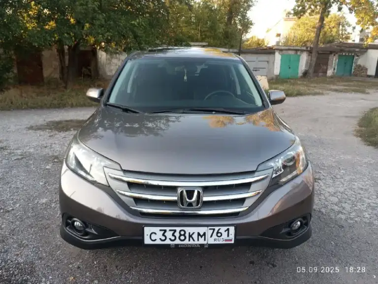 Honda срв 2013г. Двигатель 2.4 бензин 190л. С. , автомат, полный привод, кондиционер, круиз, стеклоподъёмники, камера заднего вида, люк, датчик света. Машина полностью обслужена, всё жидкости заменены:мосты, коробка, двигатель. Свечи новые. Сигнализация стар лайн с автозапуском. Комплект зимних шин. +79493739606 звонить по этому номеру.
📞 Звоните: +7(949)3739606 - фотография - 7