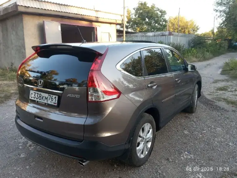 Honda срв 2013г. Двигатель 2.4 бензин 190л. С. , автомат, полный привод, кондиционер, круиз, стеклоподъёмники, камера заднего вида, люк, датчик света. Машина полностью обслужена, всё жидкости заменены:мосты, коробка, двигатель. Свечи новые. Сигнализация стар лайн с автозапуском. Комплект зимних шин. +79493739606 звонить по этому номеру.
📞 Звоните: +7(949)3739606 - фотография - 8