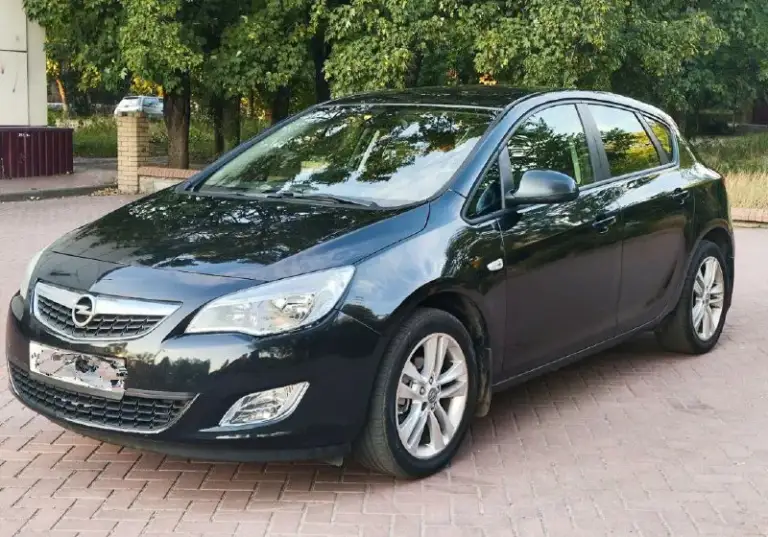 Opel astra j
2011
1.6(115 Л. С. )
Пробег- 175.000 км.
1 Хозяин.
Комплектация-active+
Автомобиль в отличном состоянии, полностью обслужен по регламенту, бережная эксплуатация!
Центральный замок.
Сигнализация.
Ходовые огни.
Задний парктроник.
Эл. Зеркала с подогревом.
4 Эл. Стекла.
Подогрев сидений и руля.
Климат контроль.
Круиз контроль.
Мультируль.
Штатная магнитола.
Датчик дождя.
Датчик света.
Кожаный руль.
Громкая связь.
Usb, aux, bluetooth.
Противотуманные фары.
Легкосплавные диски r17 с хорошей летней резиной.
Мотор, коробка, ходовая- отлично!
Салон чистый, ухоженный!
Юридически чистый!
Цена: 690.000 руб.
Тел: +79496462713 - фотография - 1