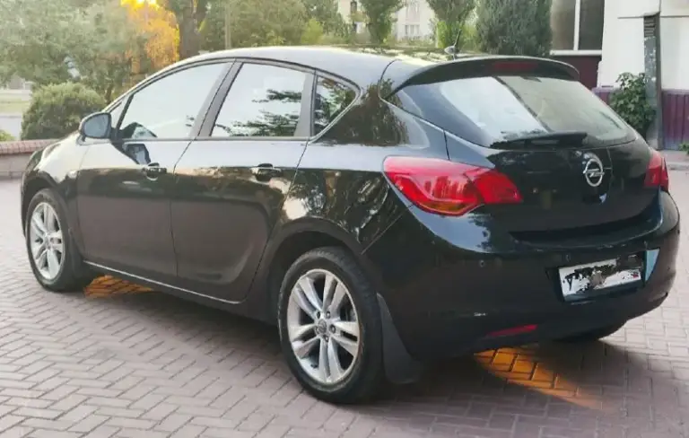 Opel astra j
2011
1.6(115 Л. С. )
Пробег- 175.000 км.
1 Хозяин.
Комплектация-active+
Автомобиль в отличном состоянии, полностью обслужен по регламенту, бережная эксплуатация!
Центральный замок.
Сигнализация.
Ходовые огни.
Задний парктроник.
Эл. Зеркала с подогревом.
4 Эл. Стекла.
Подогрев сидений и руля.
Климат контроль.
Круиз контроль.
Мультируль.
Штатная магнитола.
Датчик дождя.
Датчик света.
Кожаный руль.
Громкая связь.
Usb, aux, bluetooth.
Противотуманные фары.
Легкосплавные диски r17 с хорошей летней резиной.
Мотор, коробка, ходовая- отлично!
Салон чистый, ухоженный!
Юридически чистый!
Цена: 690.000 руб.
Тел: +79496462713 - фотография - 3