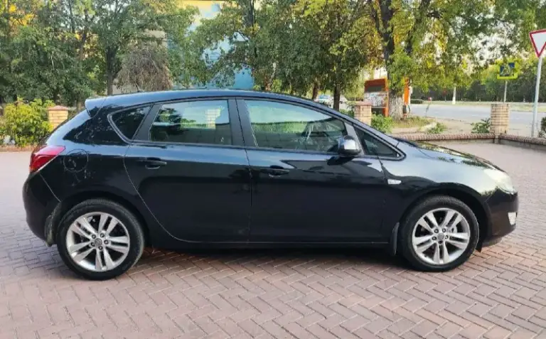 Opel astra j
2011
1.6(115 Л. С. )
Пробег- 175.000 км.
1 Хозяин.
Комплектация-active+
Автомобиль в отличном состоянии, полностью обслужен по регламенту, бережная эксплуатация!
Центральный замок.
Сигнализация.
Ходовые огни.
Задний парктроник.
Эл. Зеркала с подогревом.
4 Эл. Стекла.
Подогрев сидений и руля.
Климат контроль.
Круиз контроль.
Мультируль.
Штатная магнитола.
Датчик дождя.
Датчик света.
Кожаный руль.
Громкая связь.
Usb, aux, bluetooth.
Противотуманные фары.
Легкосплавные диски r17 с хорошей летней резиной.
Мотор, коробка, ходовая- отлично!
Салон чистый, ухоженный!
Юридически чистый!
Цена: 690.000 руб.
Тел: +79496462713 - фотография - 5
