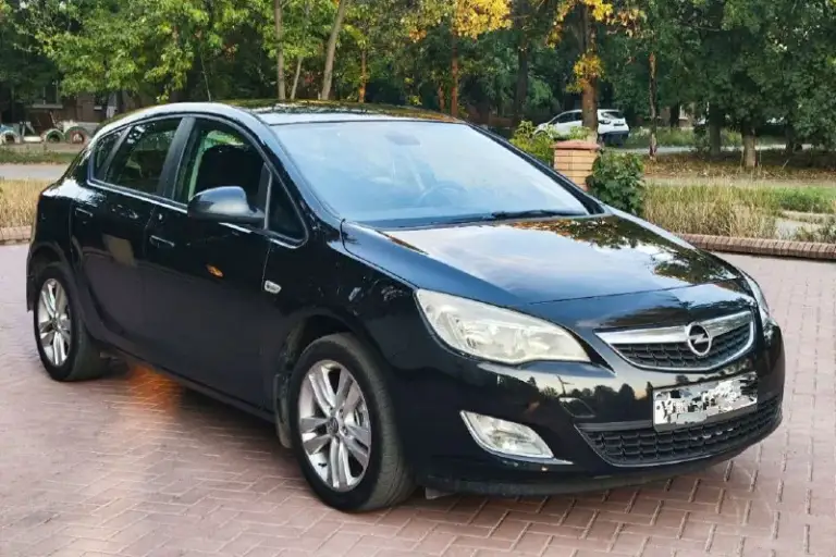 Opel astra j
2011
1.6(115 Л. С. )
Пробег- 175.000 км.
1 Хозяин.
Комплектация-active+
Автомобиль в отличном состоянии, полностью обслужен по регламенту, бережная эксплуатация!
Центральный замок.
Сигнализация.
Ходовые огни.
Задний парктроник.
Эл. Зеркала с подогревом.
4 Эл. Стекла.
Подогрев сидений и руля.
Климат контроль.
Круиз контроль.
Мультируль.
Штатная магнитола.
Датчик дождя.
Датчик света.
Кожаный руль.
Громкая связь.
Usb, aux, bluetooth.
Противотуманные фары.
Легкосплавные диски r17 с хорошей летней резиной.
Мотор, коробка, ходовая- отлично!
Салон чистый, ухоженный!
Юридически чистый!
Цена: 690.000 руб.
Тел: +79496462713 - фотография - 6