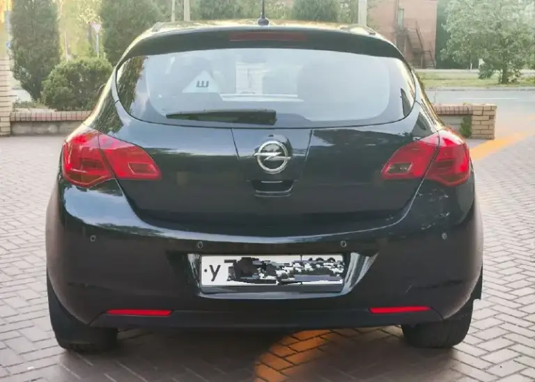 Opel astra j
2011
1.6(115 Л. С. )
Пробег- 175.000 км.
1 Хозяин.
Комплектация-active+
Автомобиль в отличном состоянии, полностью обслужен по регламенту, бережная эксплуатация!
Центральный замок.
Сигнализация.
Ходовые огни.
Задний парктроник.
Эл. Зеркала с подогревом.
4 Эл. Стекла.
Подогрев сидений и руля.
Климат контроль.
Круиз контроль.
Мультируль.
Штатная магнитола.
Датчик дождя.
Датчик света.
Кожаный руль.
Громкая связь.
Usb, aux, bluetooth.
Противотуманные фары.
Легкосплавные диски r17 с хорошей летней резиной.
Мотор, коробка, ходовая- отлично!
Салон чистый, ухоженный!
Юридически чистый!
Цена: 690.000 руб.
Тел: +79496462713 - фотография - 7