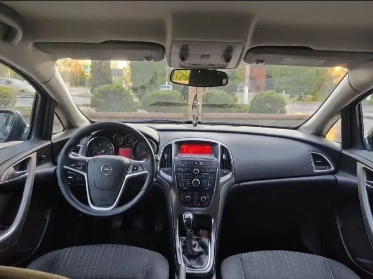 Opel astra j
2011
1.6(115 Л. С. )
Пробег- 175.000 км.
1 Хозяин.
Комплектация-active+
Автомобиль в отличном состоянии, полностью обслужен по регламенту, бережная эксплуатация!
Центральный замок.
Сигнализация.
Ходовые огни.
Задний парктроник.
Эл. Зеркала с подогревом.
4 Эл. Стекла.
Подогрев сидений и руля.
Климат контроль.
Круиз контроль.
Мультируль.
Штатная магнитола.
Датчик дождя.
Датчик света.
Кожаный руль.
Громкая связь.
Usb, aux, bluetooth.
Противотуманные фары.
Легкосплавные диски r17 с хорошей летней резиной.
Мотор, коробка, ходовая- отлично!
Салон чистый, ухоженный!
Юридически чистый!
Цена: 690.000 руб.
Тел: +79496462713 - фотография - 8