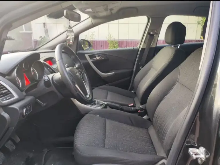 Opel astra j
2011
1.6(115 Л. С. )
Пробег- 175.000 км.
1 Хозяин.
Комплектация-active+
Автомобиль в отличном состоянии, полностью обслужен по регламенту, бережная эксплуатация!
Центральный замок.
Сигнализация.
Ходовые огни.
Задний парктроник.
Эл. Зеркала с подогревом.
4 Эл. Стекла.
Подогрев сидений и руля.
Климат контроль.
Круиз контроль.
Мультируль.
Штатная магнитола.
Датчик дождя.
Датчик света.
Кожаный руль.
Громкая связь.
Usb, aux, bluetooth.
Противотуманные фары.
Легкосплавные диски r17 с хорошей летней резиной.
Мотор, коробка, ходовая- отлично!
Салон чистый, ухоженный!
Юридически чистый!
Цена: 690.000 руб.
Тел: +79496462713 - фотография - 9