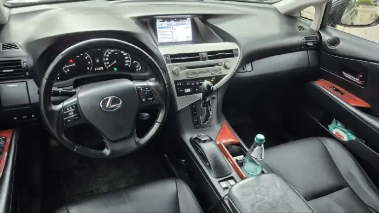 Продам lexus rx 350 2011г
239 Тыс пробег, внешний вид емеет, без аварий, пробег подтвержден историей авто, хорошая комплектация, кожа в хорошем состоянии, обслужен полный привод, пройдено то( масла тех жидкости колодки), двигатель и акпп работает идеально, расхода масла нет, живой автомобиль, в таком состоянии придется поискать, не пневмо. Сборка япония, по факту я третий хозяин. Возможен торг.
2.100
+79496397148 - фотография - 5