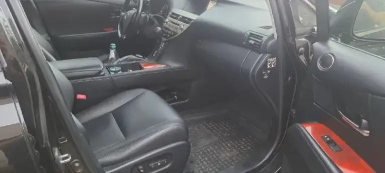 Продам lexus rx 350 2011г
239 Тыс пробег, внешний вид емеет, без аварий, пробег подтвержден историей авто, хорошая комплектация, кожа в хорошем состоянии, обслужен полный привод, пройдено то( масла тех жидкости колодки), двигатель и акпп работает идеально, расхода масла нет, живой автомобиль, в таком состоянии придется поискать, не пневмо. Сборка япония, по факту я третий хозяин. Возможен торг.
2.100
+79496397148 - фотография - 6